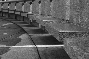 postumenty granitowe